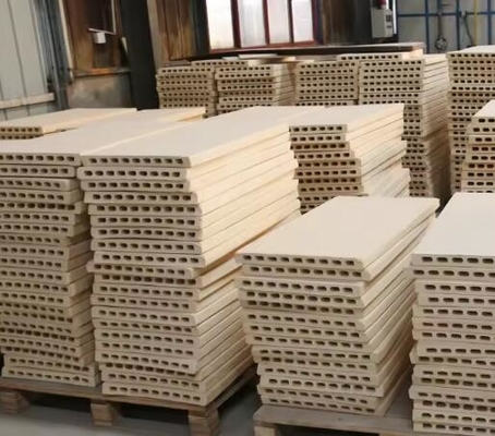 الأثاث السيراميكي للفرن Cordierite Mullite لوحة دعم المقاومة للنار رف الفرن Cordierite Mullite Board لفرن النفق