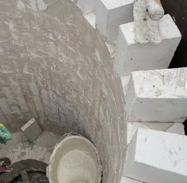 الطوب المقاوم للصدمات الحرارية عالية القوة الطوب المقاوم للصدمات الحرارية الطوب الكوروندوم الطوب المتعدد للنيران للأفران الصناعية