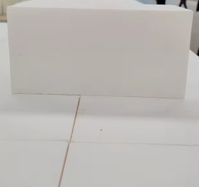 طوب كروي مجوف من الألومينا مقاوم لدرجات الحرارة العالية لأفران صهر الزجاج وأفران المعالجة الحرارية